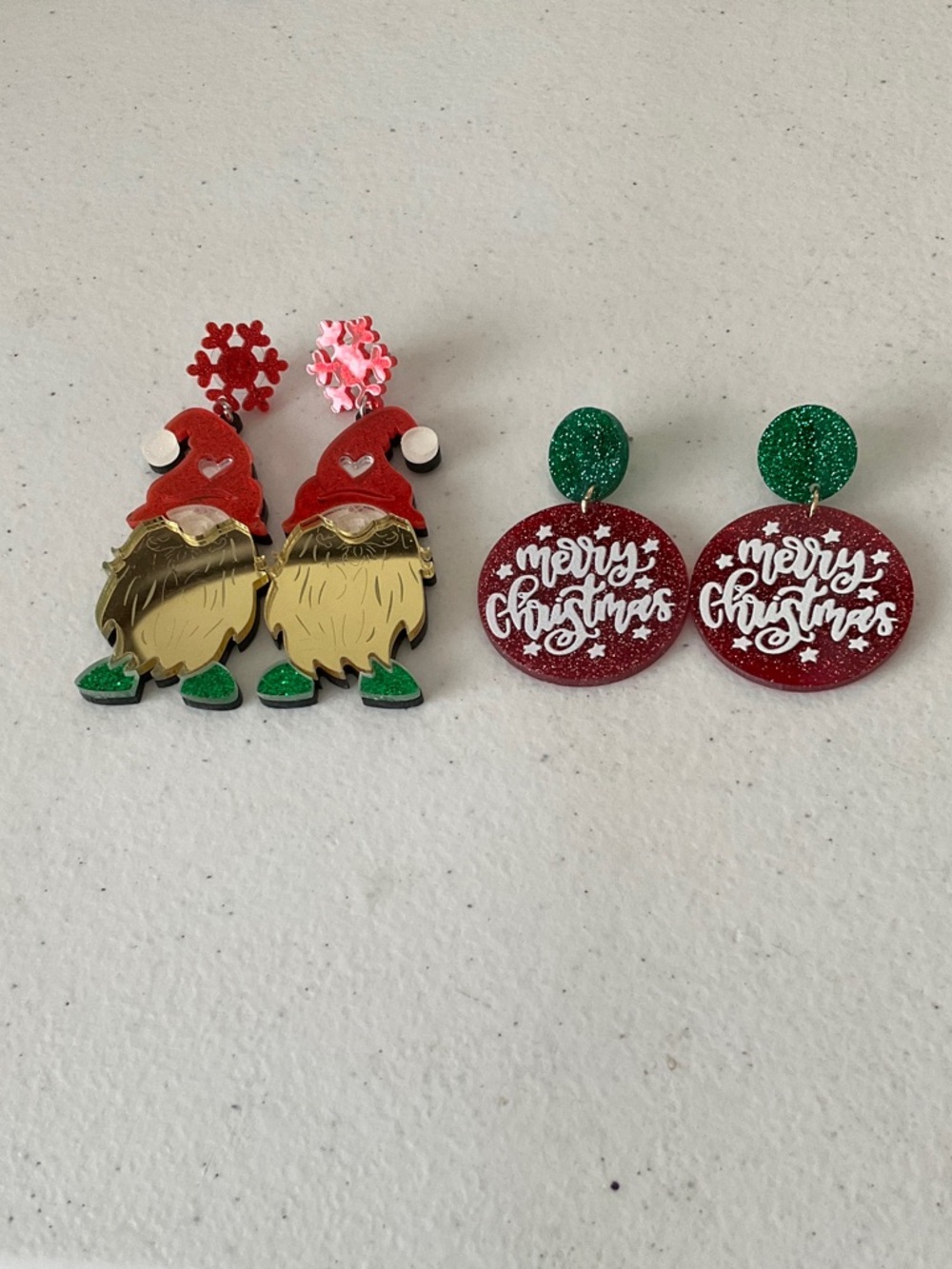 🌺$5.00 must bundle 🌺Christmas Gnome & Merry Christmas Drop Earrings - Red & Gree